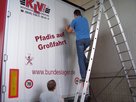 Bekleben des LKW's