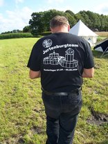 T-Shirt mit Zeichung der Jurtenburg